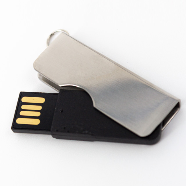 USB044, MEMORIA USB LLAVERO
Memoria USB LLAVERO Giratoria
Capacidad 4 GB.  Incluye Argolla.