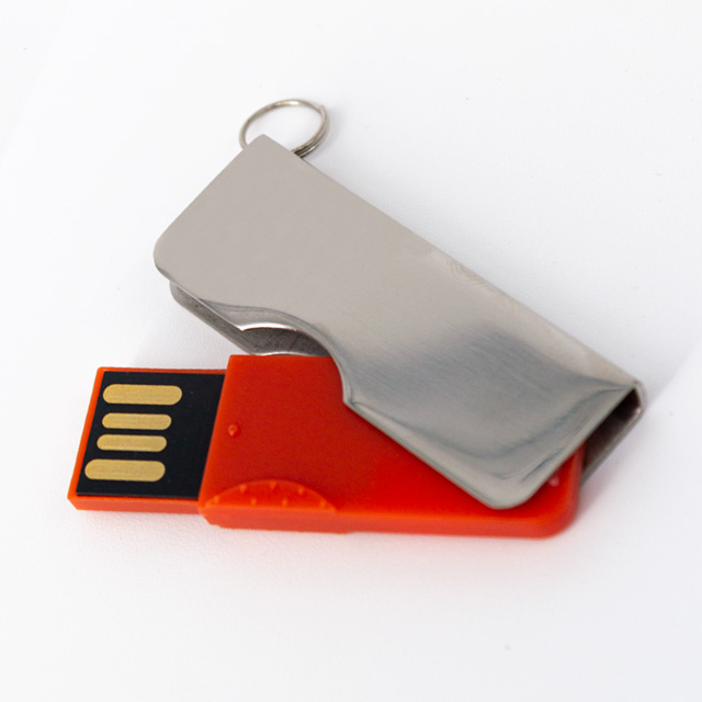 USB044, MEMORIA USB LLAVERO
Memoria USB LLAVERO Giratoria
Capacidad 4 GB.  Incluye Argolla.